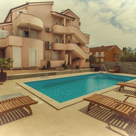 Apartments Basilea ビオグラード・ナ・モル エクステリア 写真